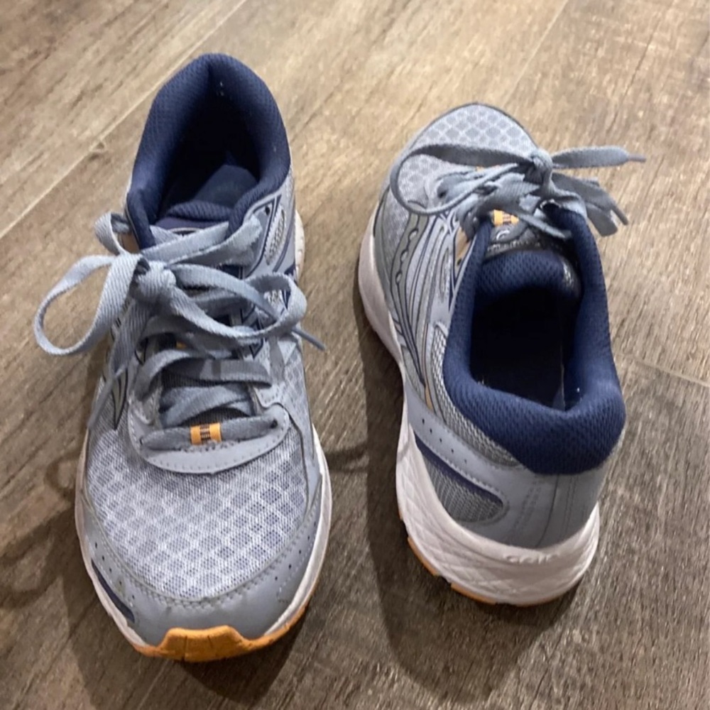 Saucony running sneaker size 6 worn once
